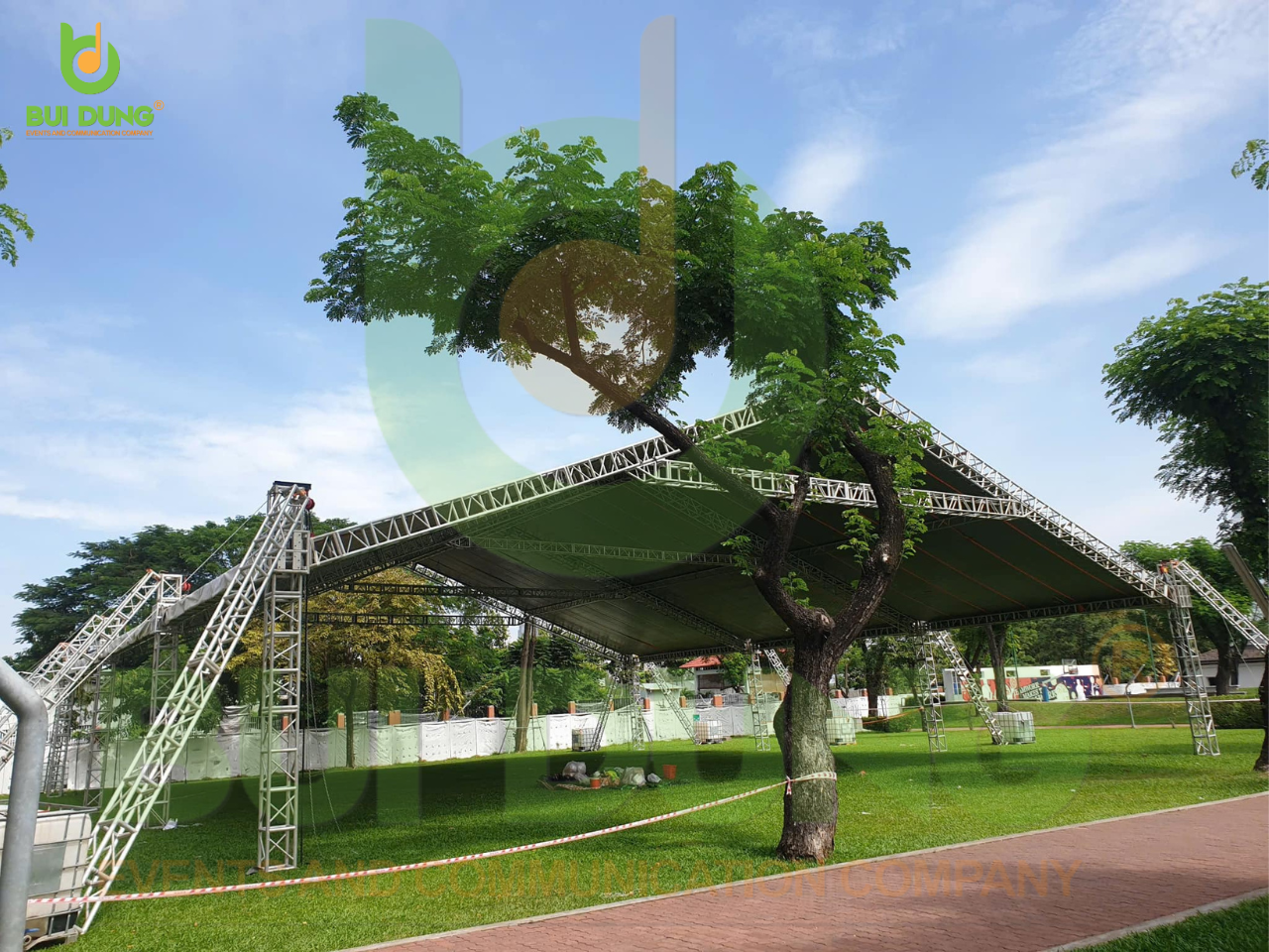 Lắp đặt nhà bạt khung nhôm phục vụ sự kiện trường Đại học RMIT