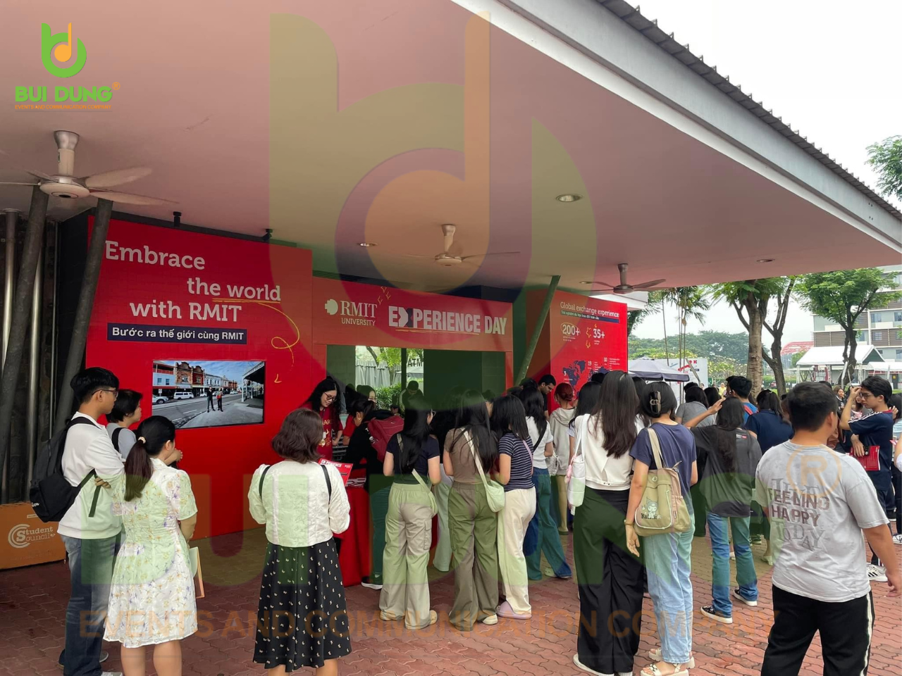 Khách mời và sinh viên RMIT trong chương trình sự kiện